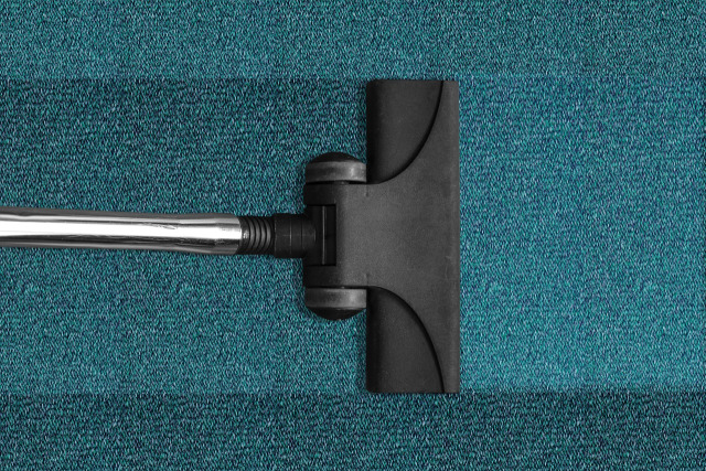 home cleaning vacuum living room